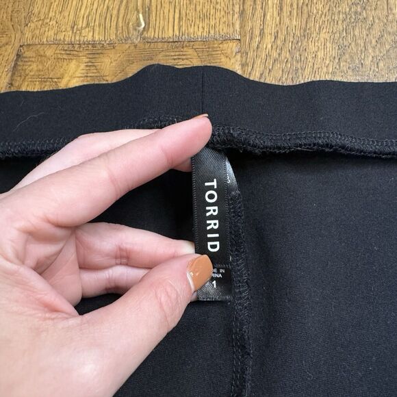 Torrid Women's Plus Size 1, 1X Premium Everyday 7/8 Ankle Leggings Black - Picture 2 of 7